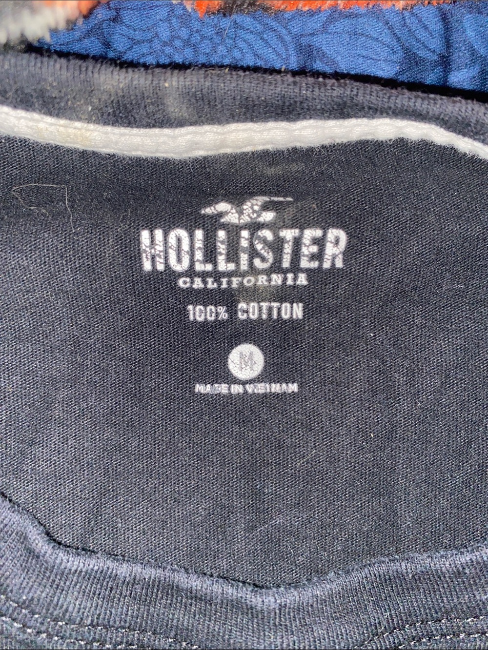Hollister Black Short Sleeve Tee with Red Logo - Picture 2 of 2